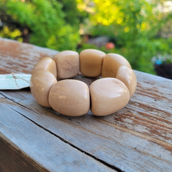 Stretch Bracelet Handcrafted Tagua Jewelry - Picture 2 of 4